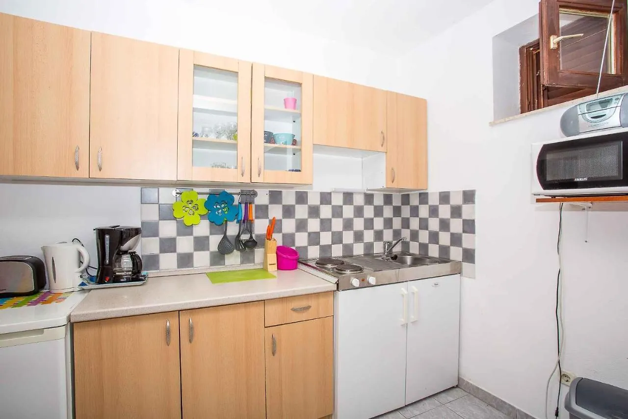 Apartment In Njivice/Insel Krk 13321  Njivice