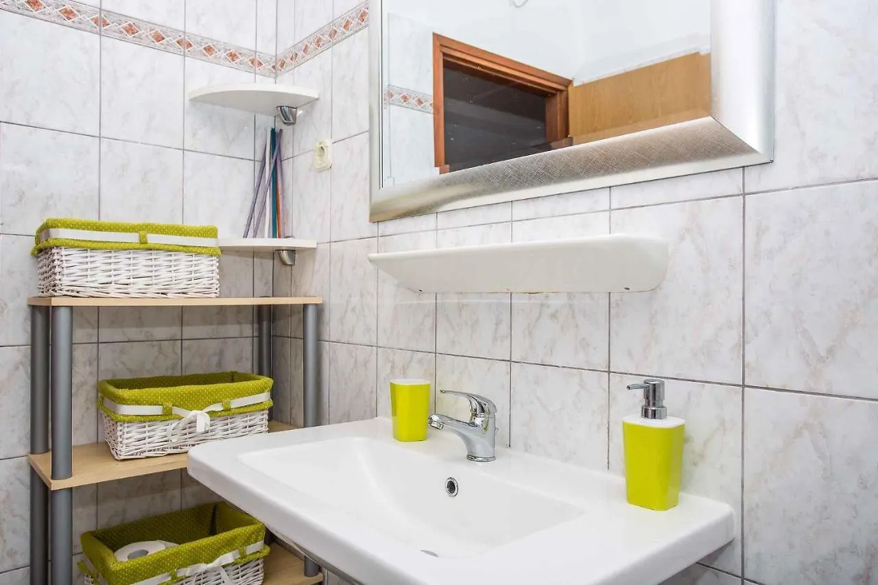 Apartment In Njivice/Insel Krk 13321