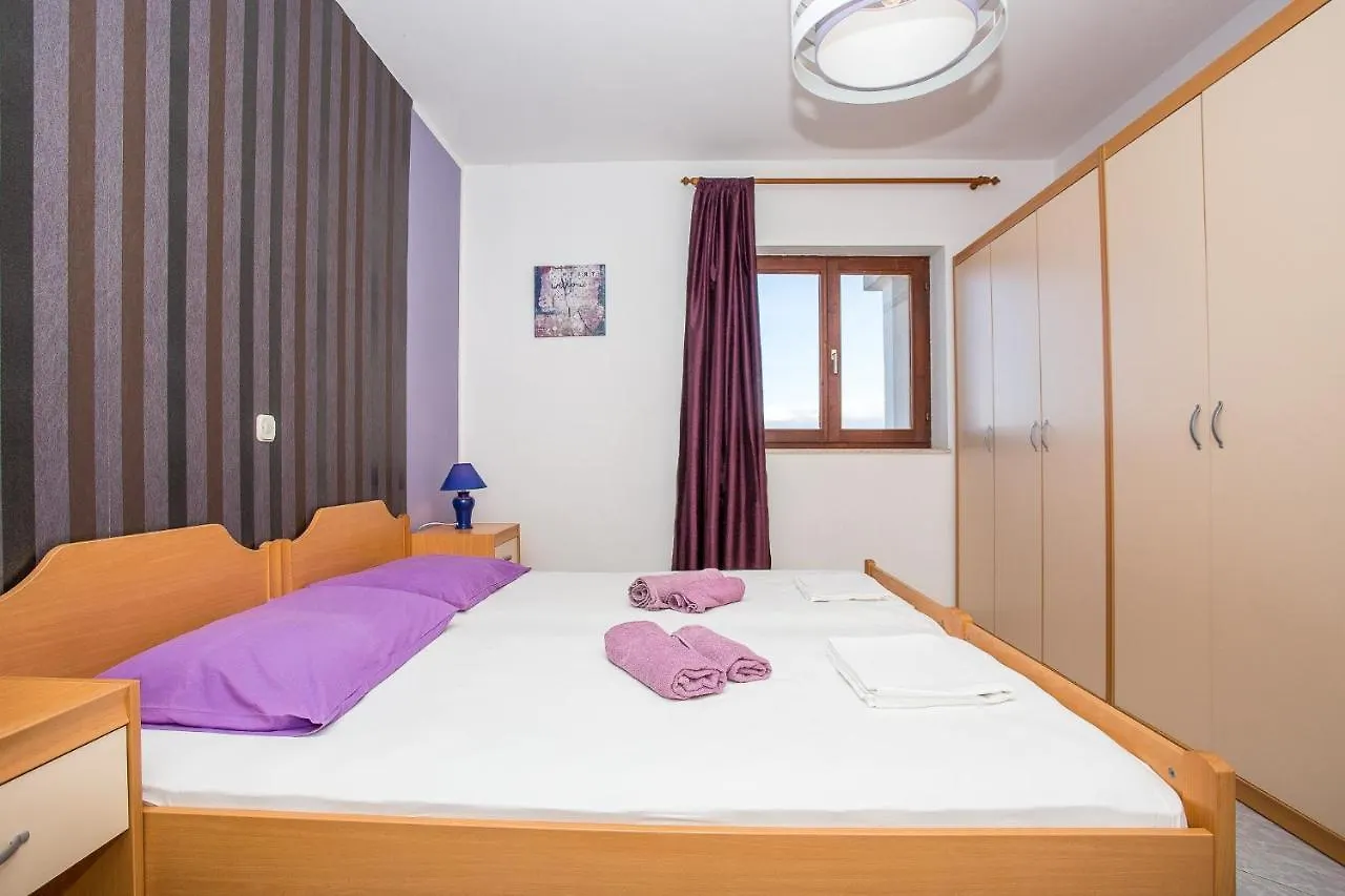 Apartment In Njivice/Insel Krk 13321